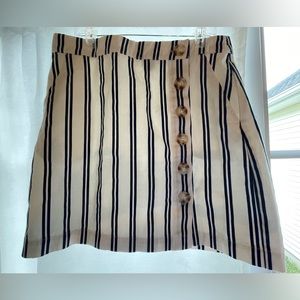 Forever 21 vertical striped A-line skirt w/functional buttons & pockets. Size S